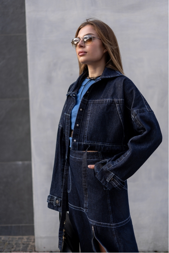 Cropped denim jacket with slits on the sleeves 