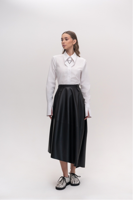 White shirt with a twisted collar 