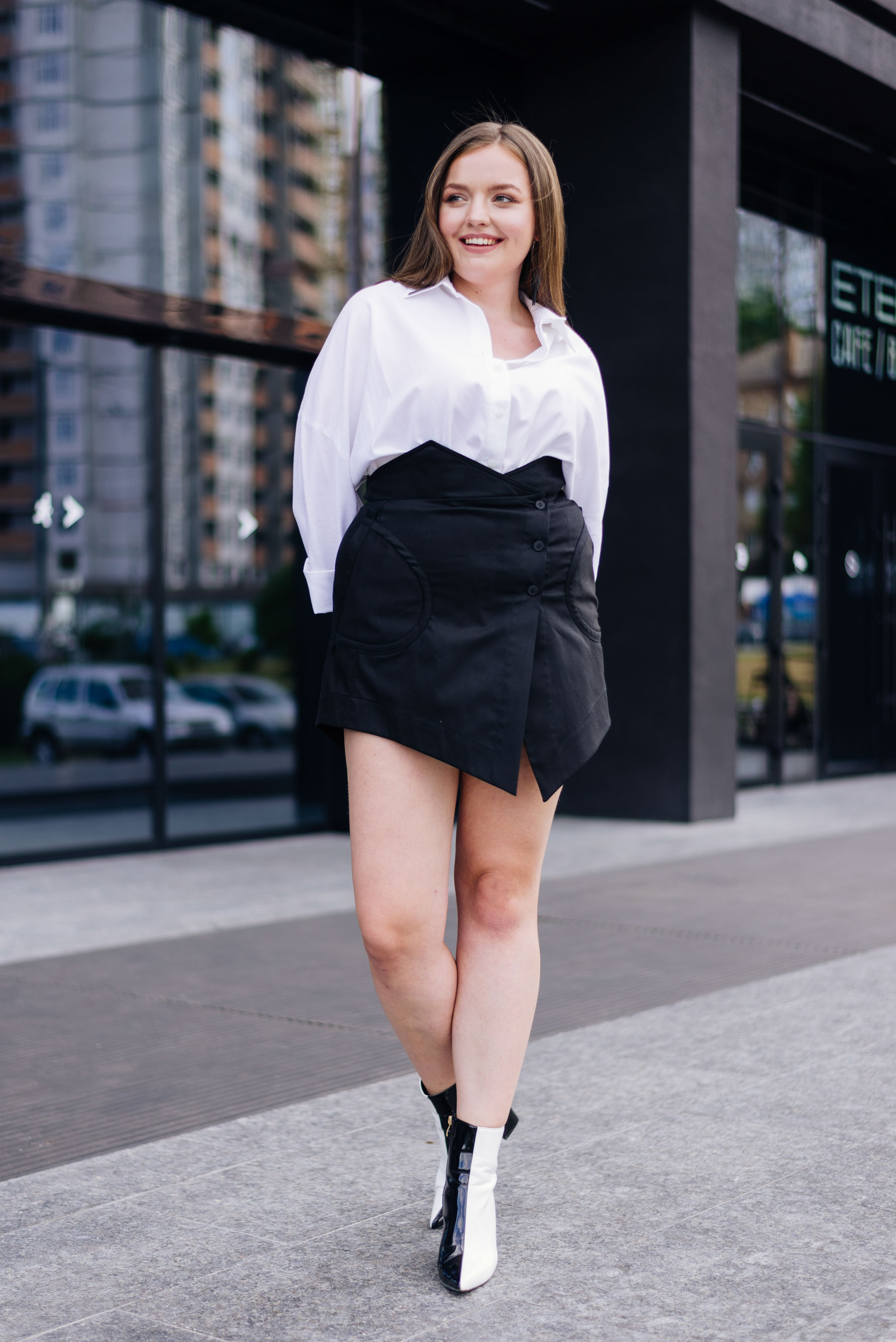 Mini skirt with an inflated black waist photo 2