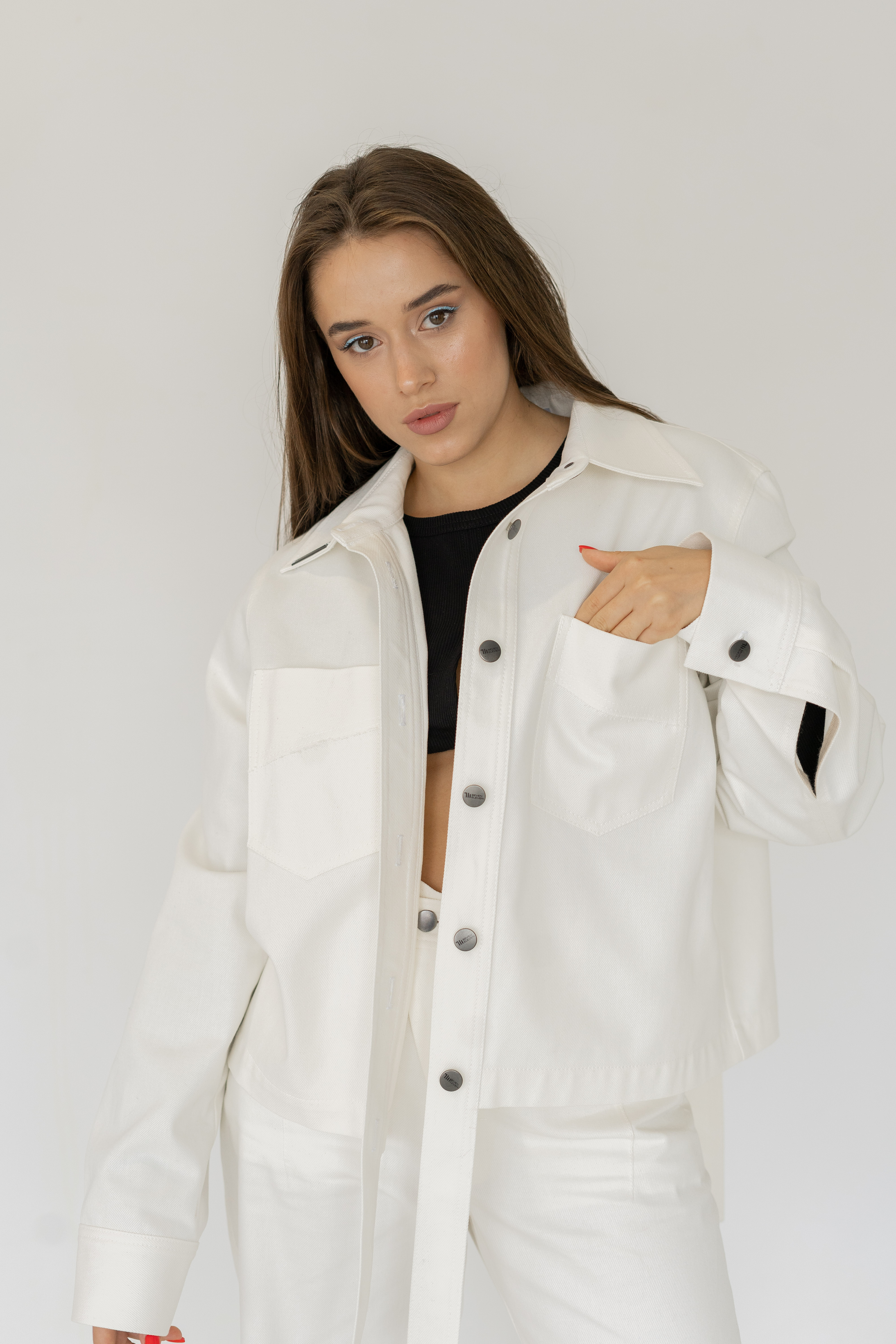 White color denim jacket photo 2
