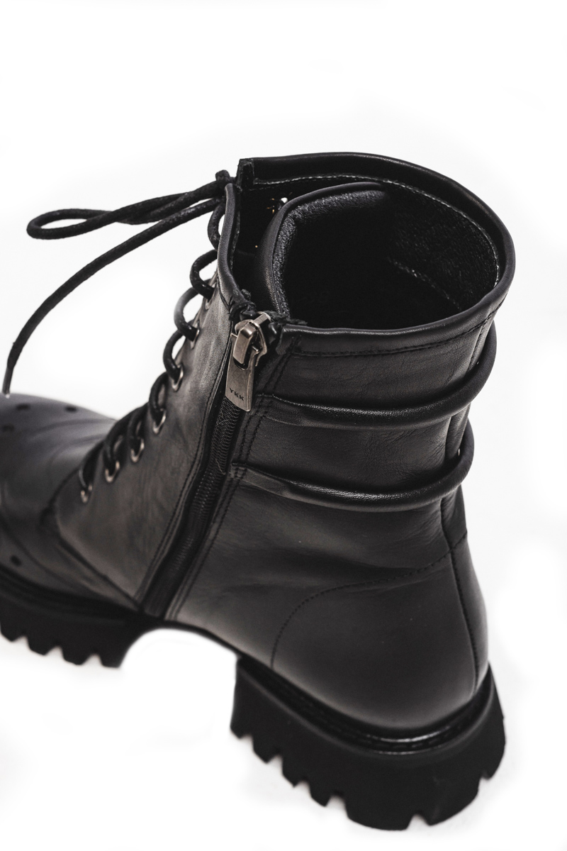 Black boots photo 2