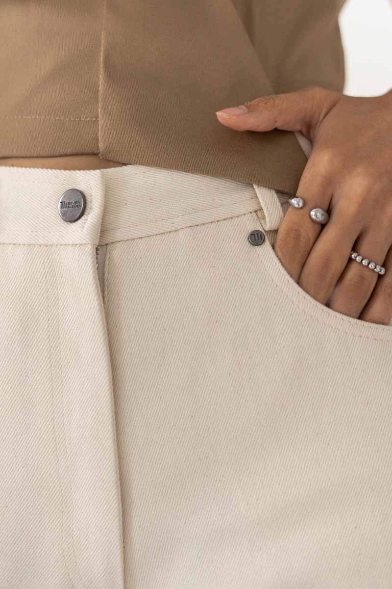 Beige jeans with holes photo 6