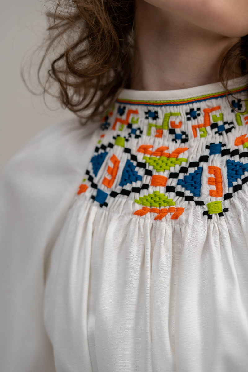 Dress with geometric embroidery photo 6