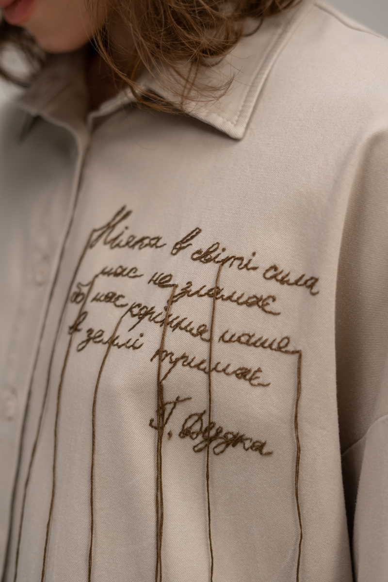 Oversized beige shirt with embroidery photo 4