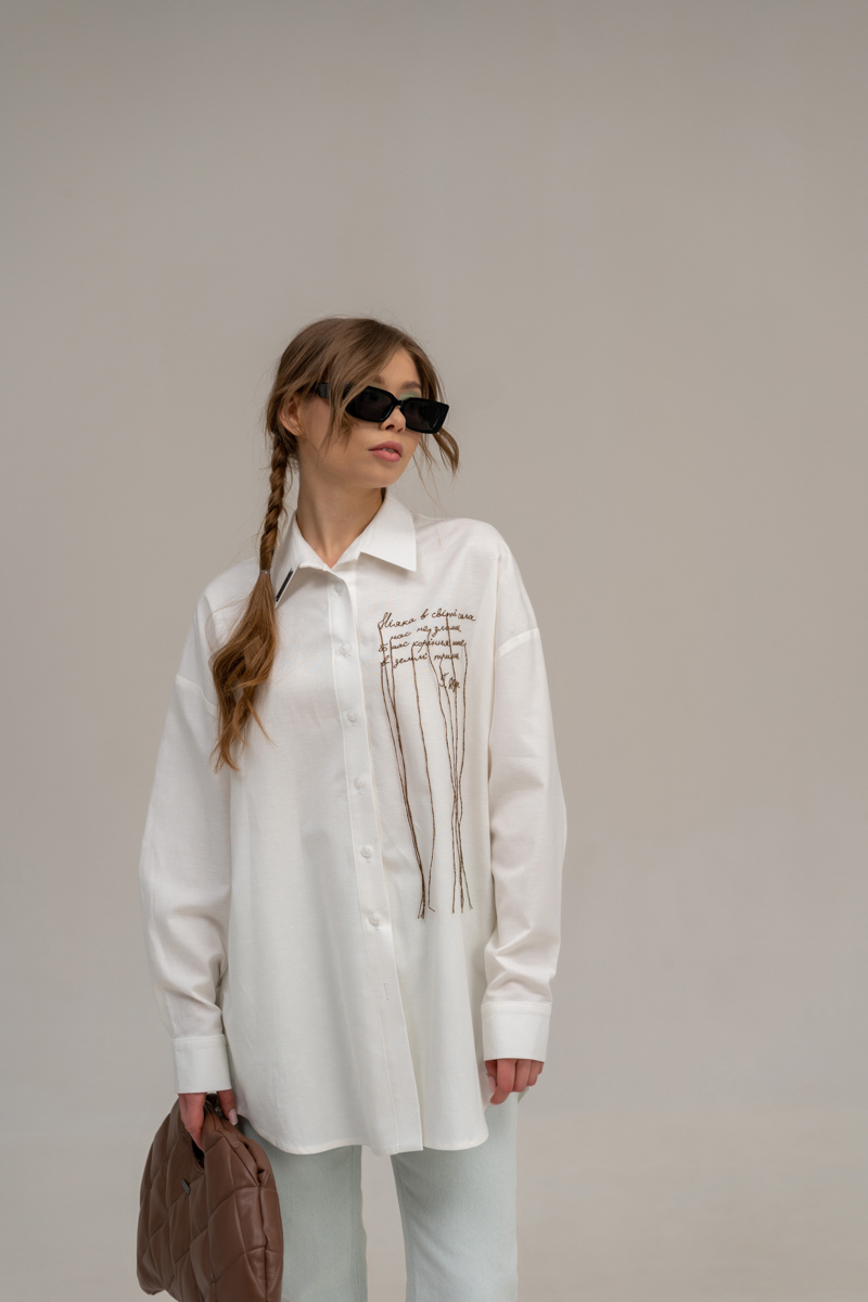 Oversized white shirt with embroidery photo 2