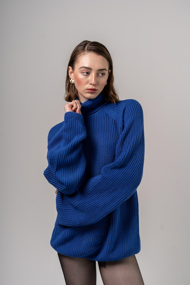 Oversized sweater in blue color with a collar photo 6