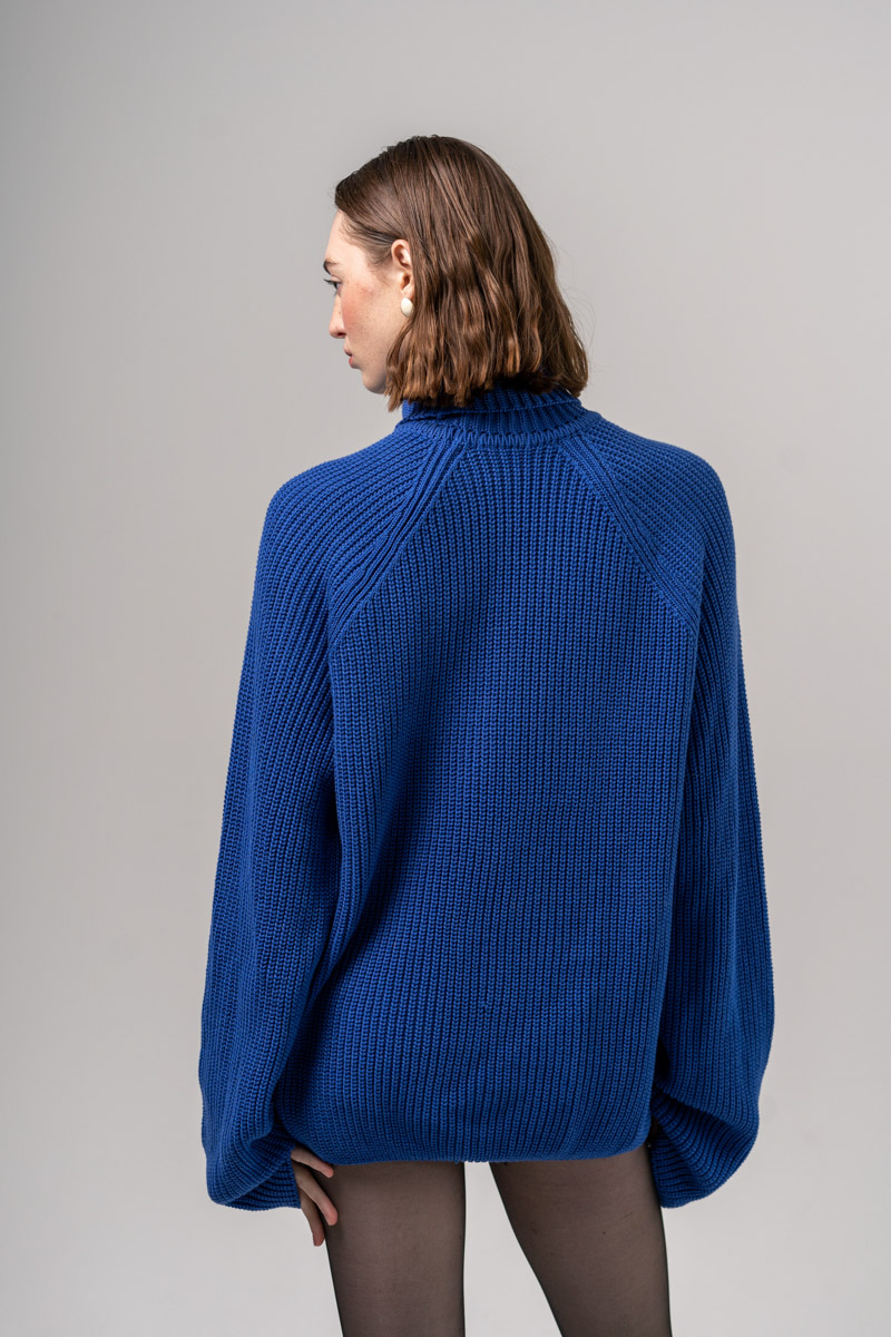 Oversized sweater in blue color with a collar photo 4