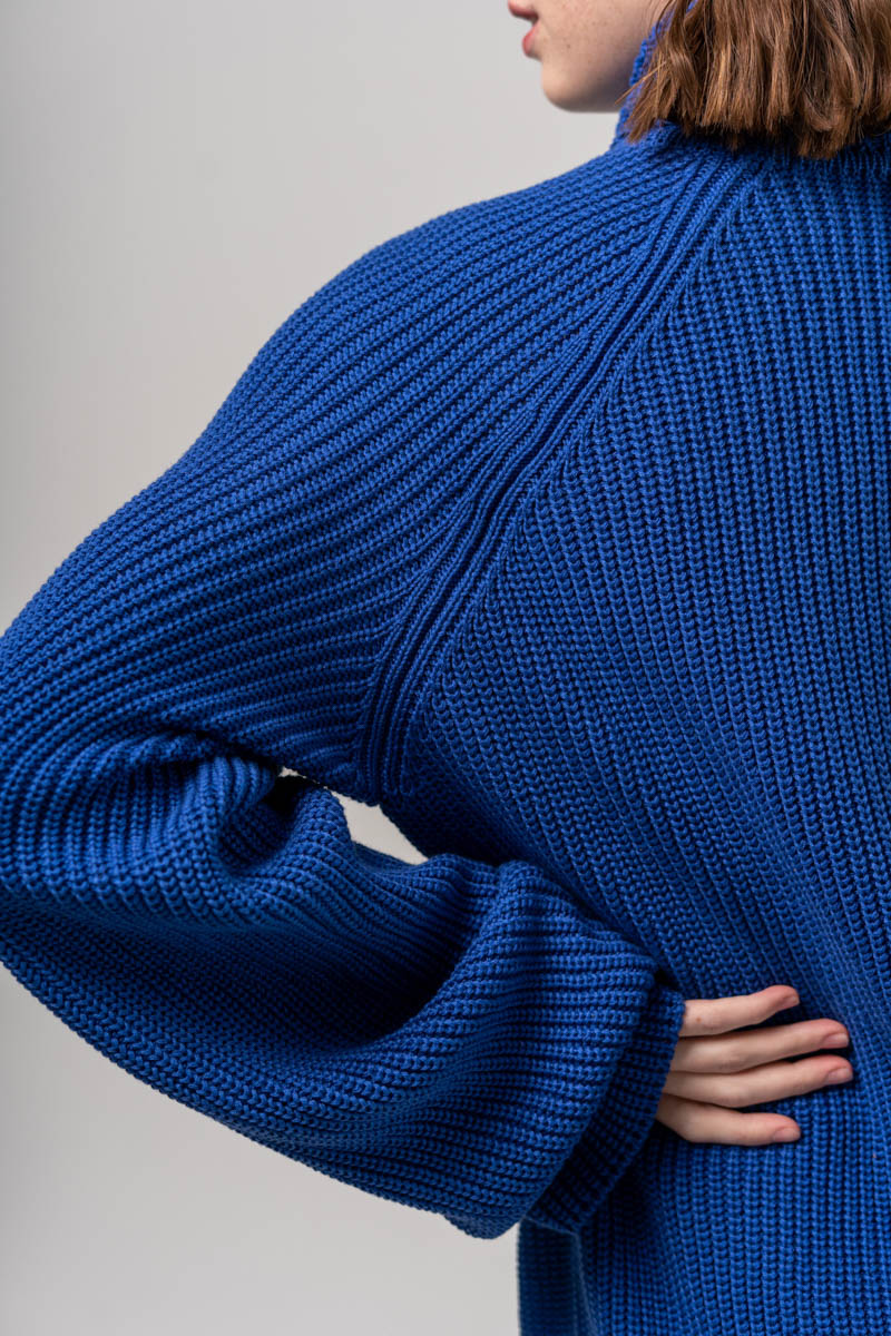 Oversized sweater in blue color with a collar photo 5