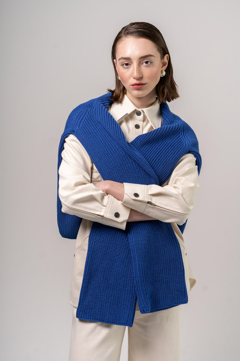 Oversized sweater in blue color with a collar photo 8