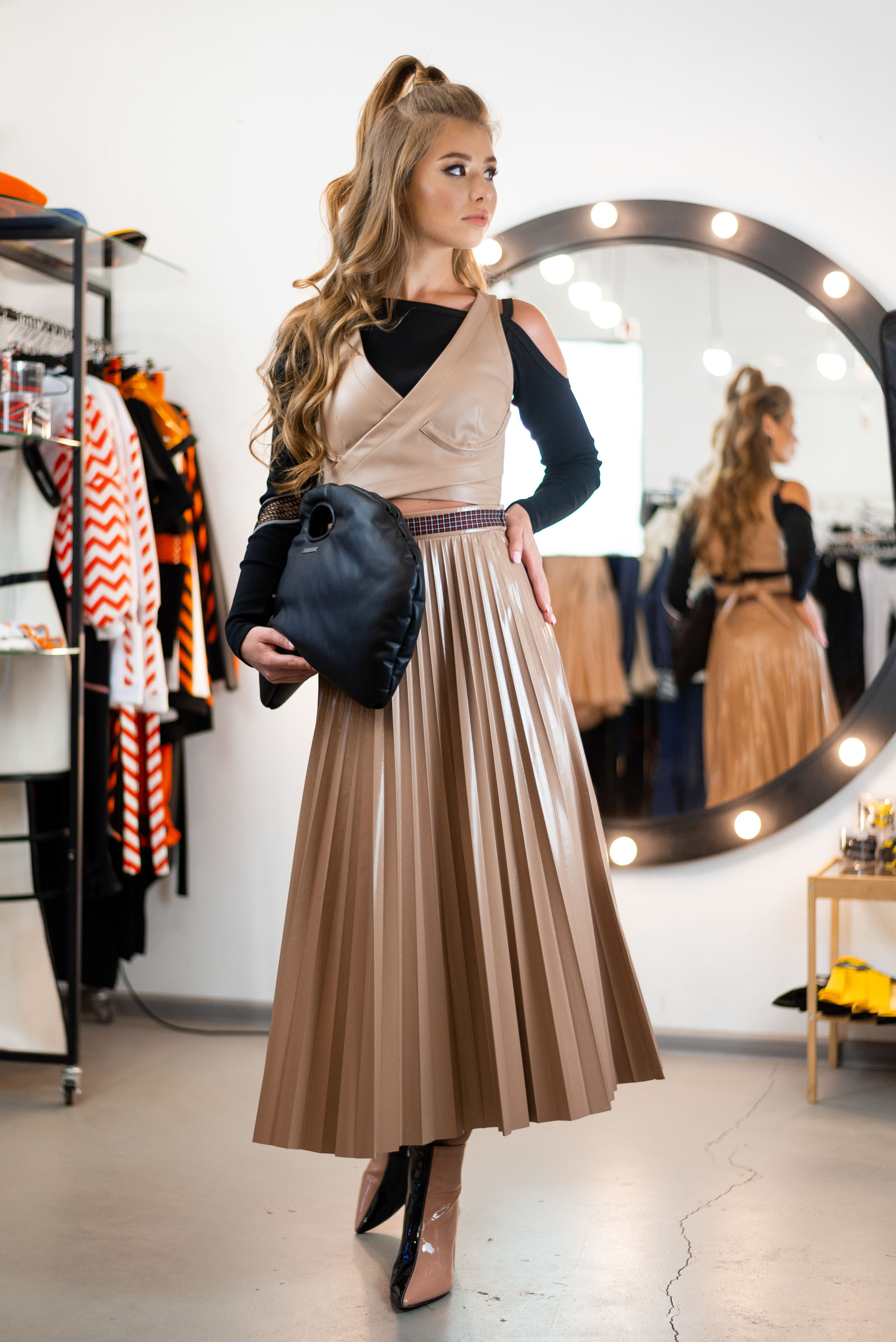 Beige lacquer pleated wrap midi skirt photo 5