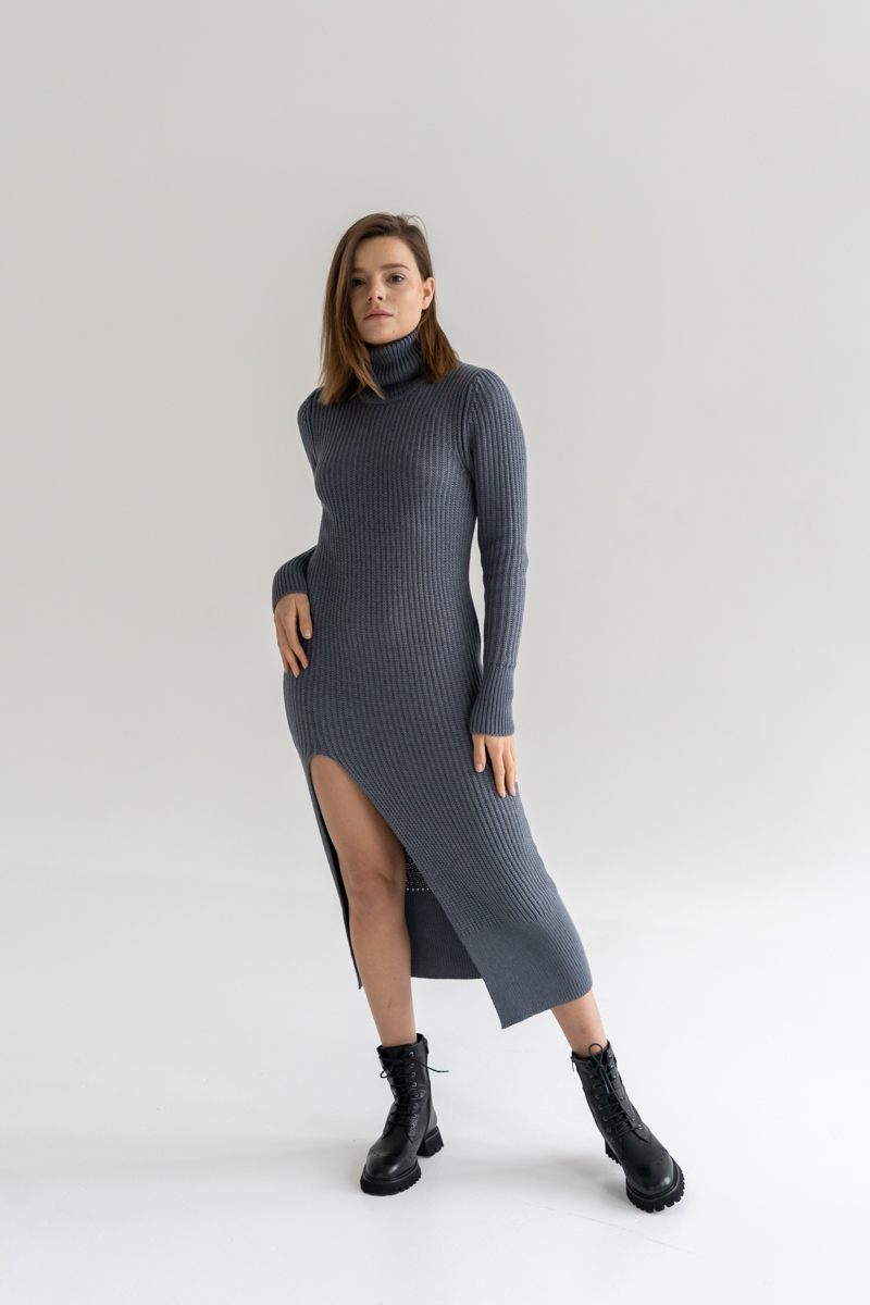 Knitted dress with a slit Hople photo 1