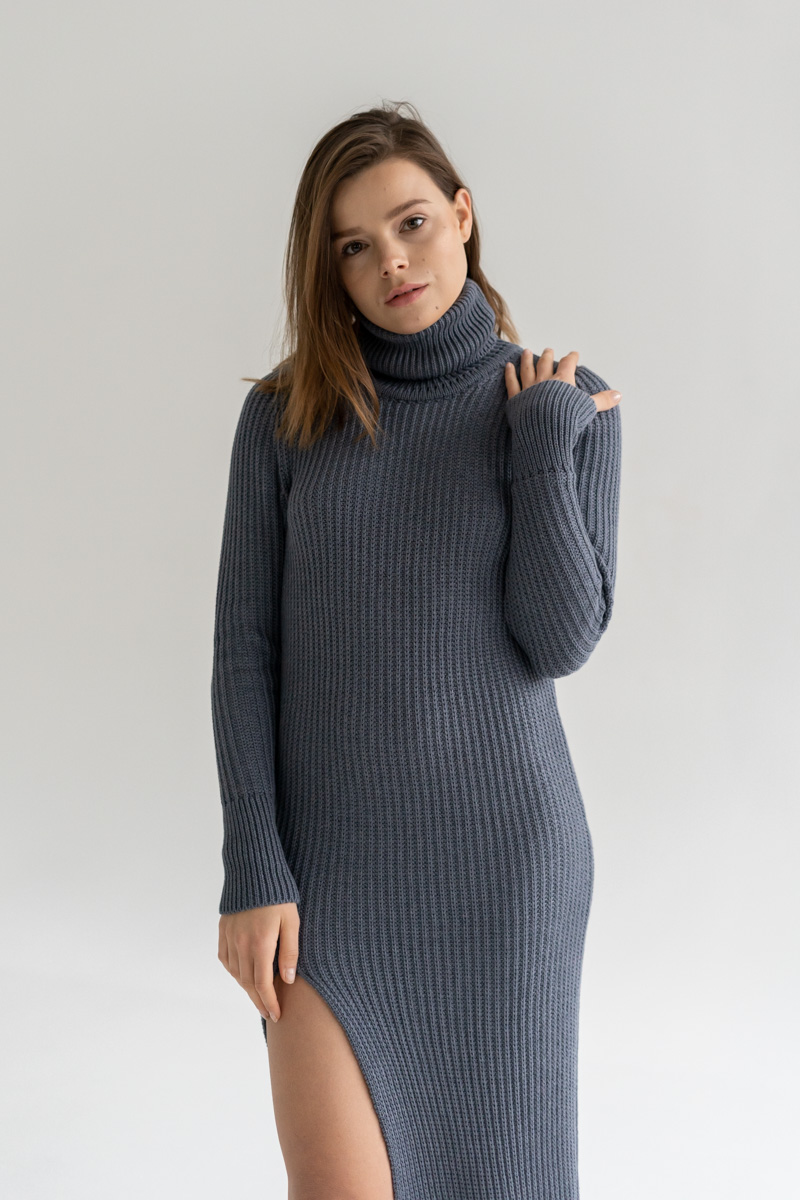 Knitted dress with a slit Hople photo 2