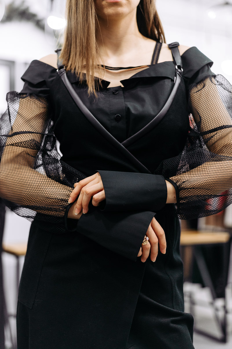 Blouse without shoulders black mesh sleeve photo 2