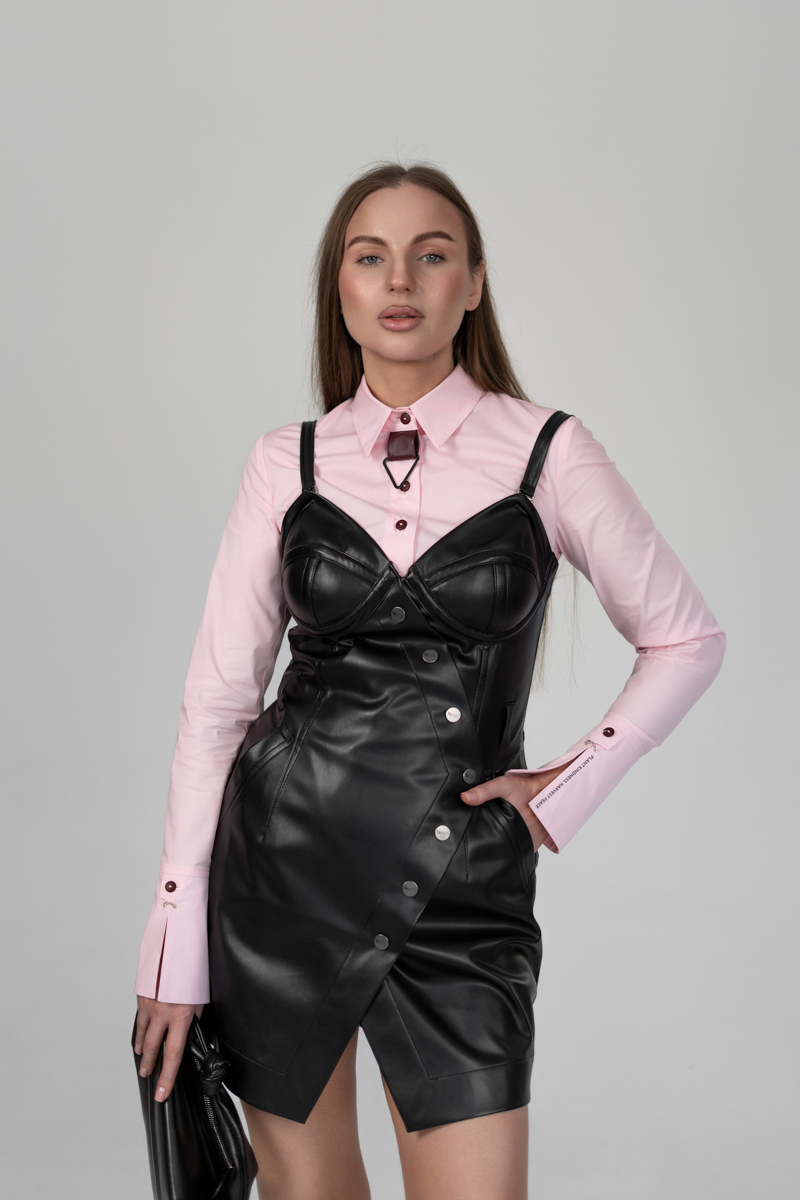 Сукня міні на запах з екошкіри чорного кольору фото Сукня міні на запах з екошкіри чорного кольору фото 6